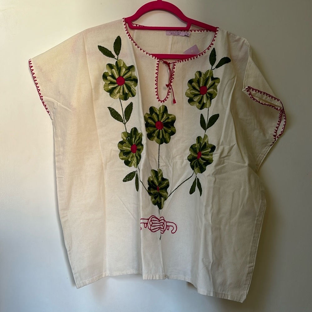 Calypso women’s cotton top with embroidery.